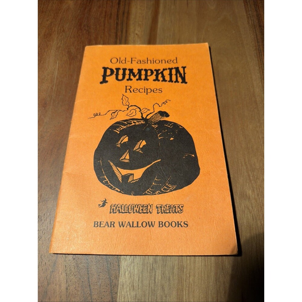 1979 Old Fashioned Pumpkin Recipes BOOK Halloween Treats PIES Bear Wallow